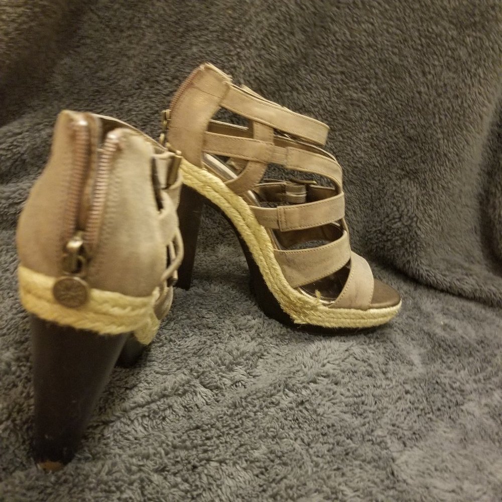 Very cute platform heels by Vera Wang